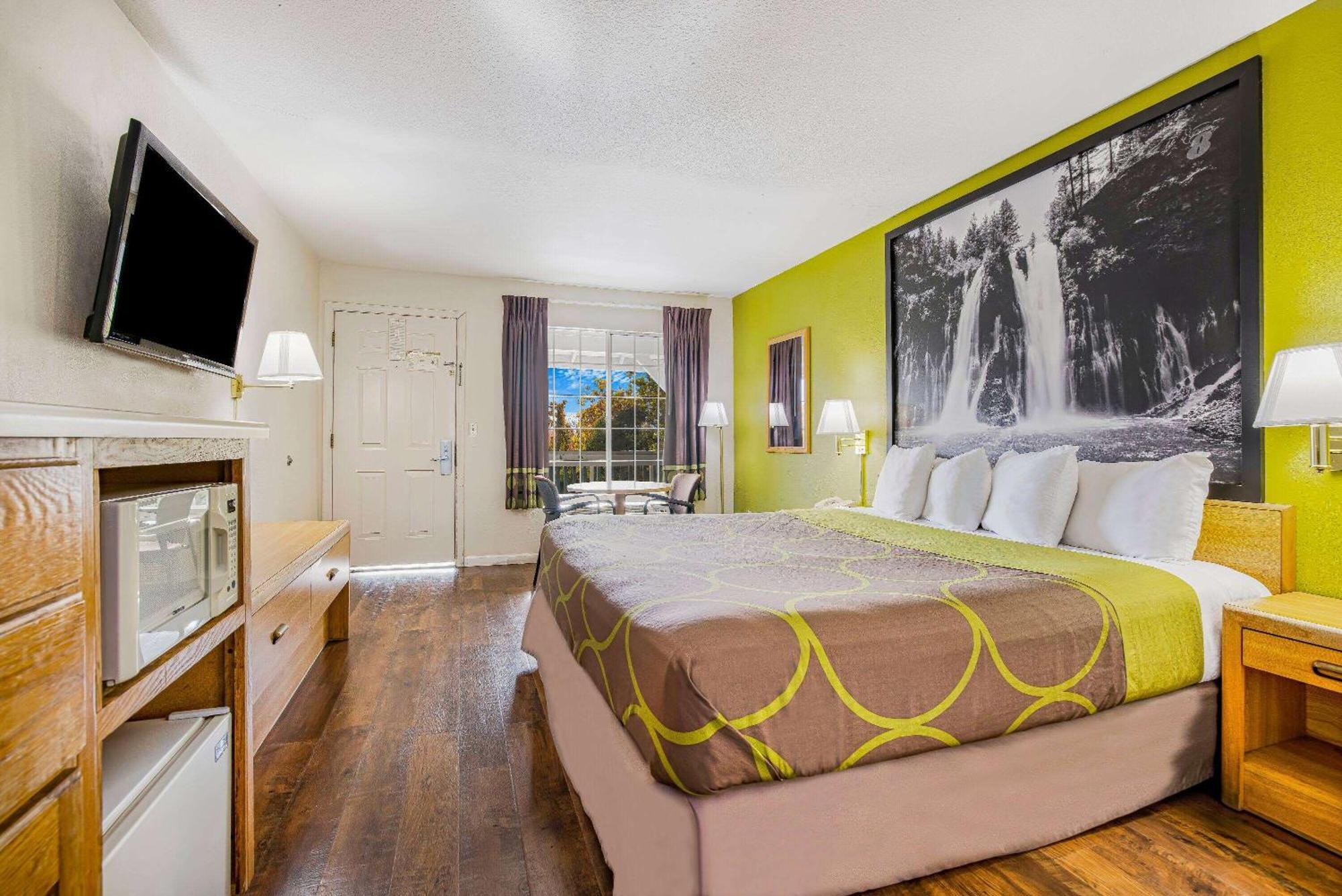 Super 8 By Wyndham Auburn Hotel Екстериор снимка