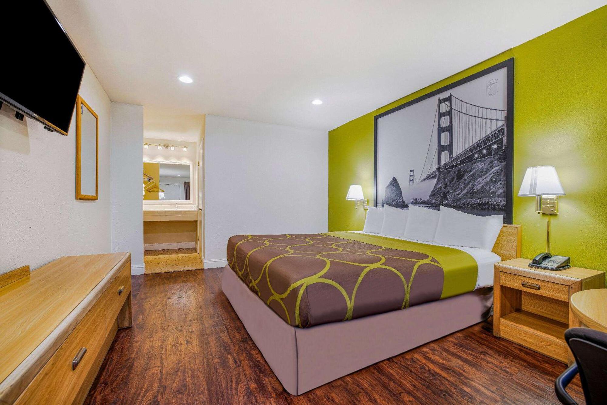 Super 8 By Wyndham Auburn Hotel Екстериор снимка