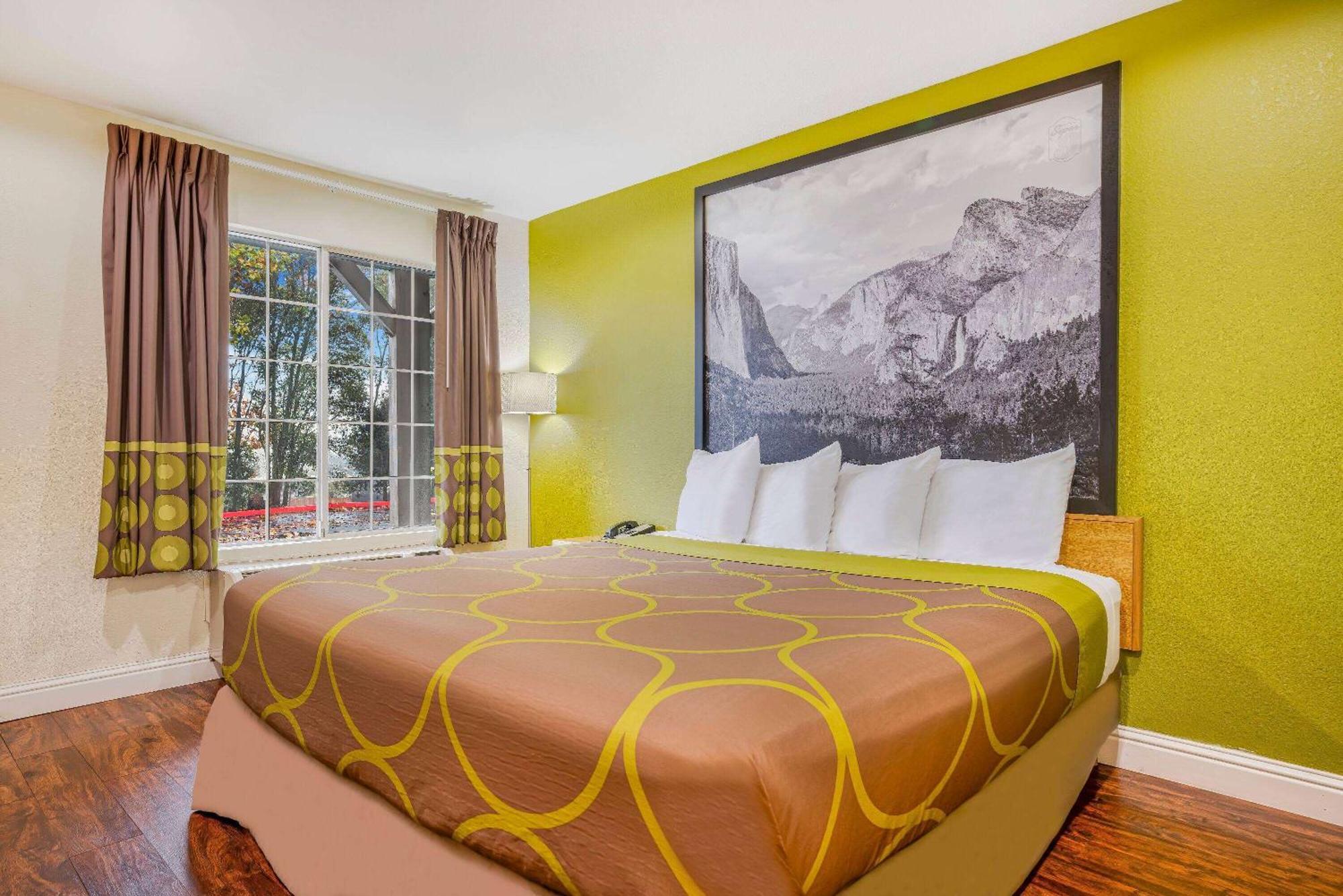 Super 8 By Wyndham Auburn Hotel Екстериор снимка