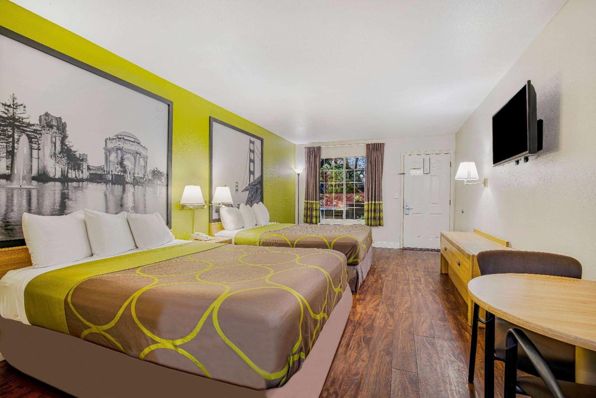 Super 8 By Wyndham Auburn Hotel Екстериор снимка