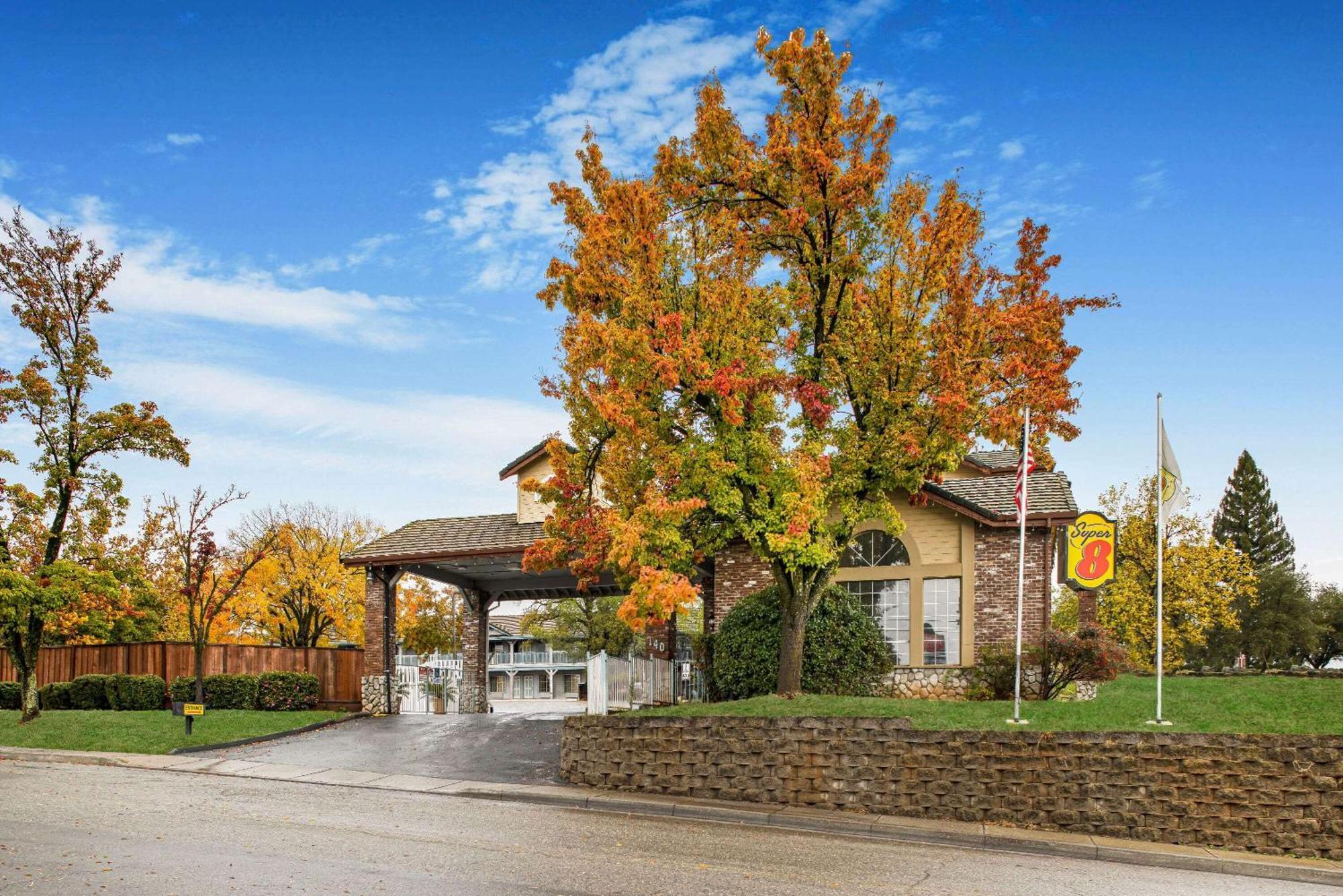 Super 8 By Wyndham Auburn Hotel Екстериор снимка